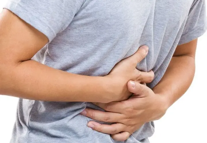 Podrażniony żołądek objawy - jak rozpoznać niepokojące symptomy