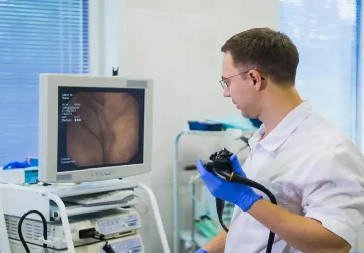 Choroba odbytu jaki lekarz – kiedy proktolog może uratować zdrowie