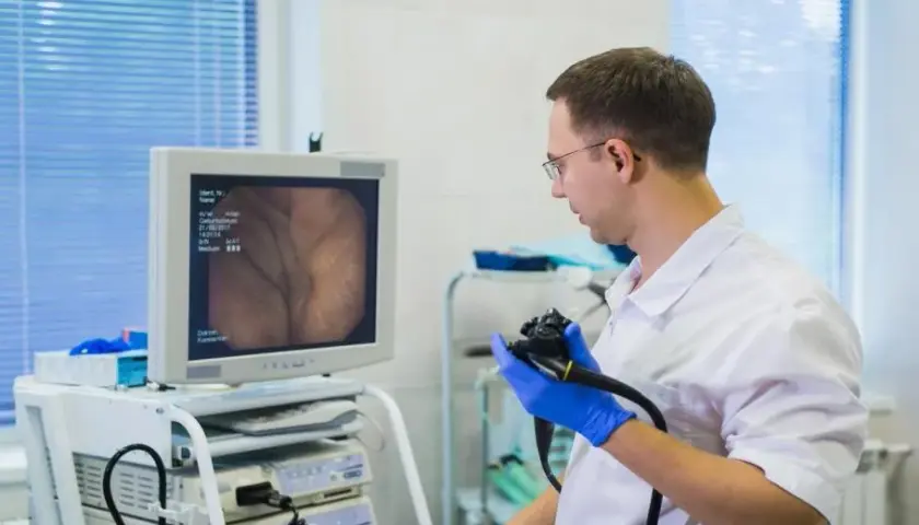 Choroba odbytu jaki lekarz – kiedy proktolog może uratować zdrowie