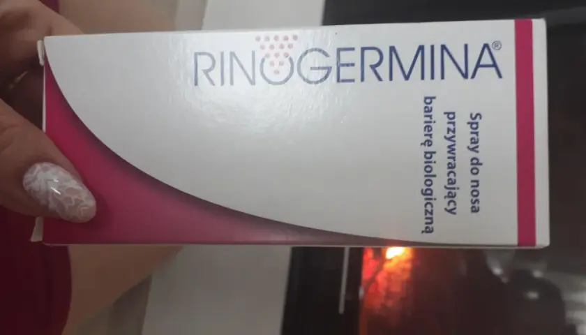 Opakowanie sprayu do nosa Rinogermina, przywracającego barierę biologiczną.