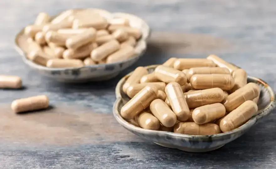 Ashwagandha: skutki uboczne - Kiedy jest bezpieczna, a kiedy szkodzi?